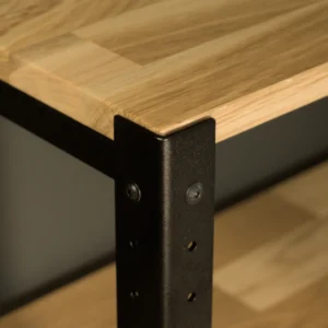 Kompozycja detali wykończenia – kolaż ukazujący dekor Dąb Europejski Rustykalny oraz solidne łączenia półki ze stalowym stelażem regału loftowego