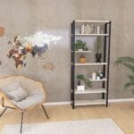 Regał loftowy z półkami Dąb Lumberjack Bielony – styl boho z grafiką i zieloną rośliną w jasnym wnętrzu