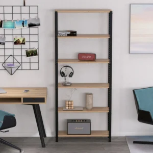 Zbliżenie regału 80x25x190 – szczegóły wykończenia płyty meblowej i stalowych elementów